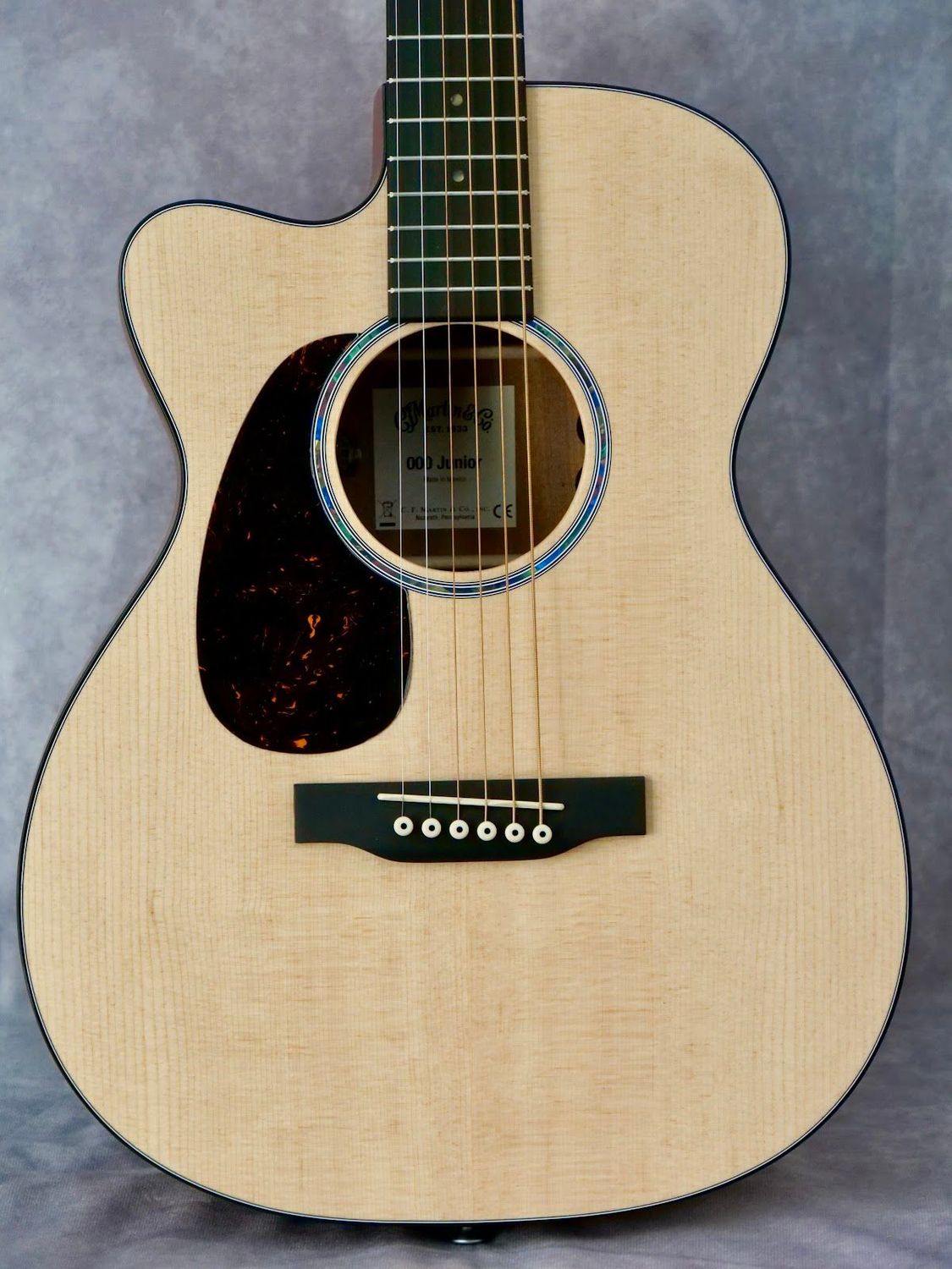 Martin 000C Jr E #580 left handed acoustic guitar