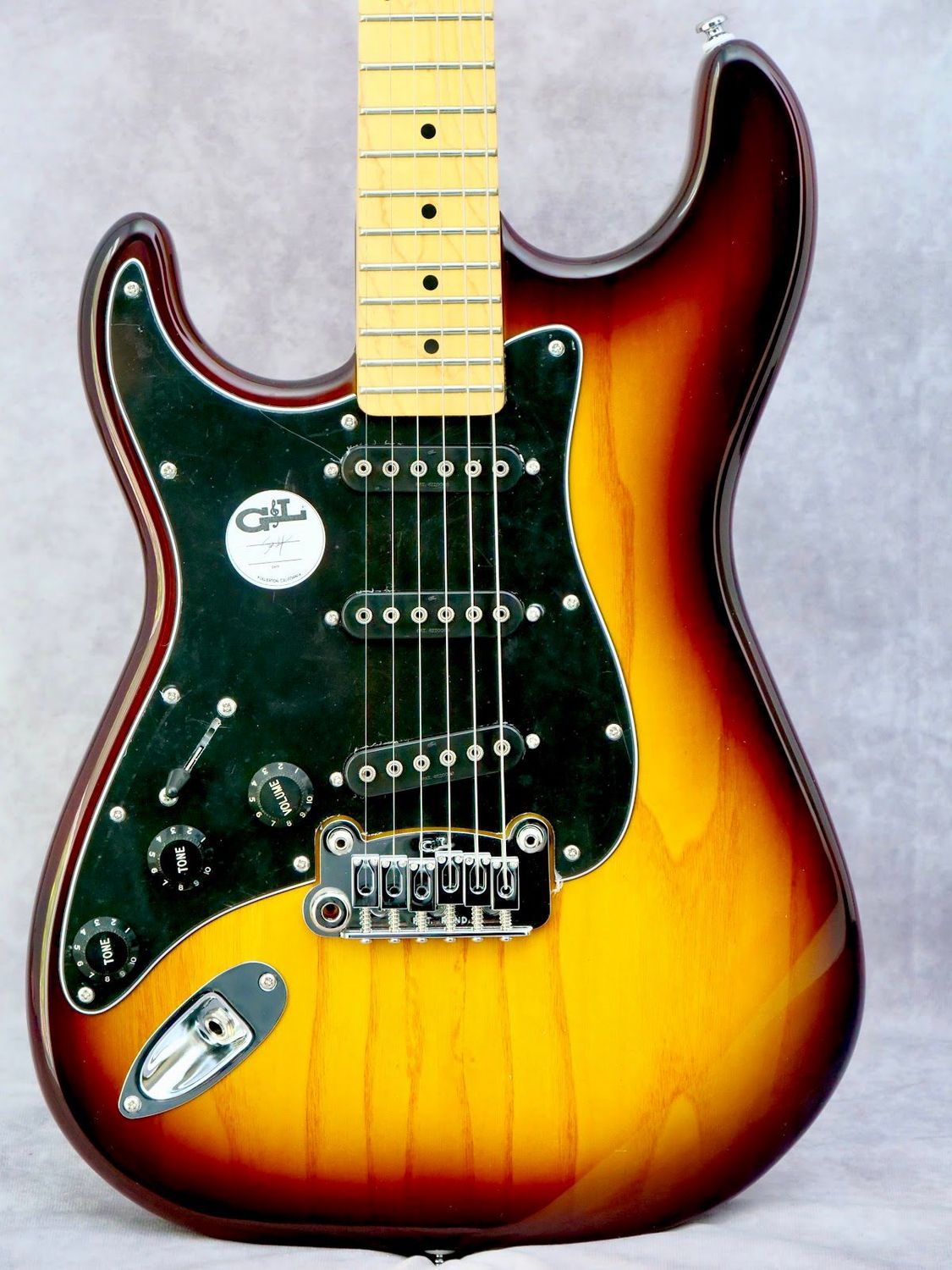 G&L S-500 Tribute 2 Tone Burst left handed guitar
