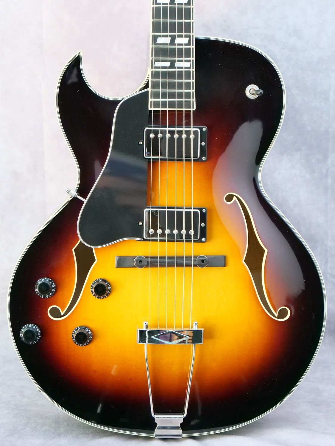 Eastman AR372 Sunburst #579 left handed guitar