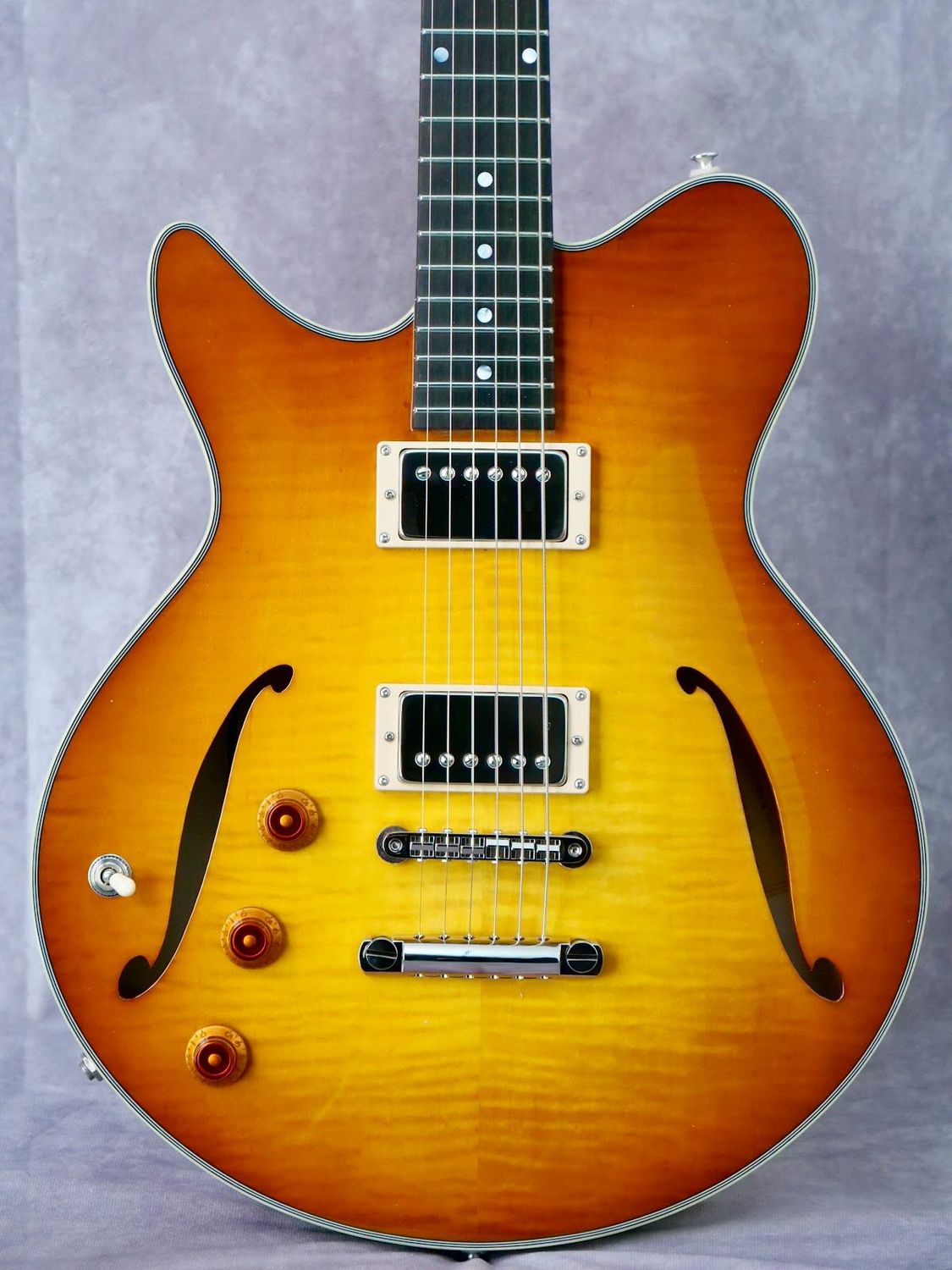 Eastman Romeo California GoldBurst #485 left handed electric guitar