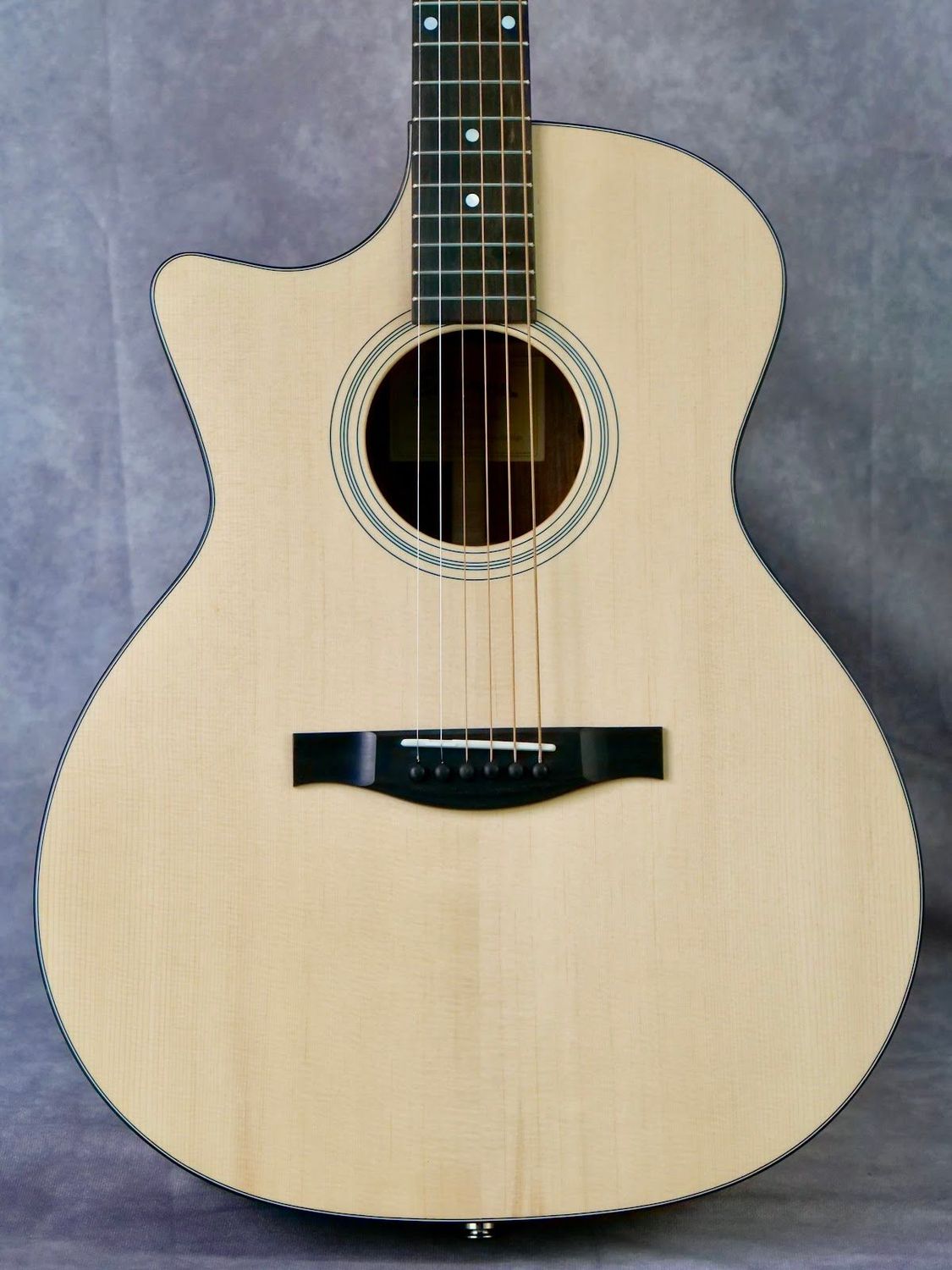 Eastman AC222CE #561 left handed acoustic guitar