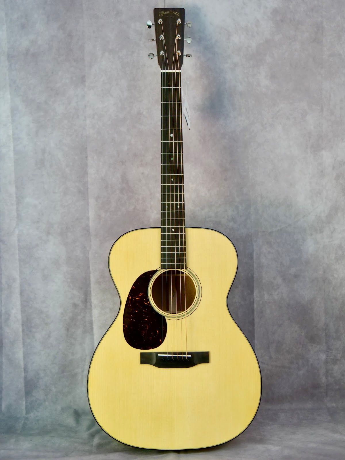 Martin Custom Shop 000-18 Adirondack/Mahogany #831left handed acoustic guitar