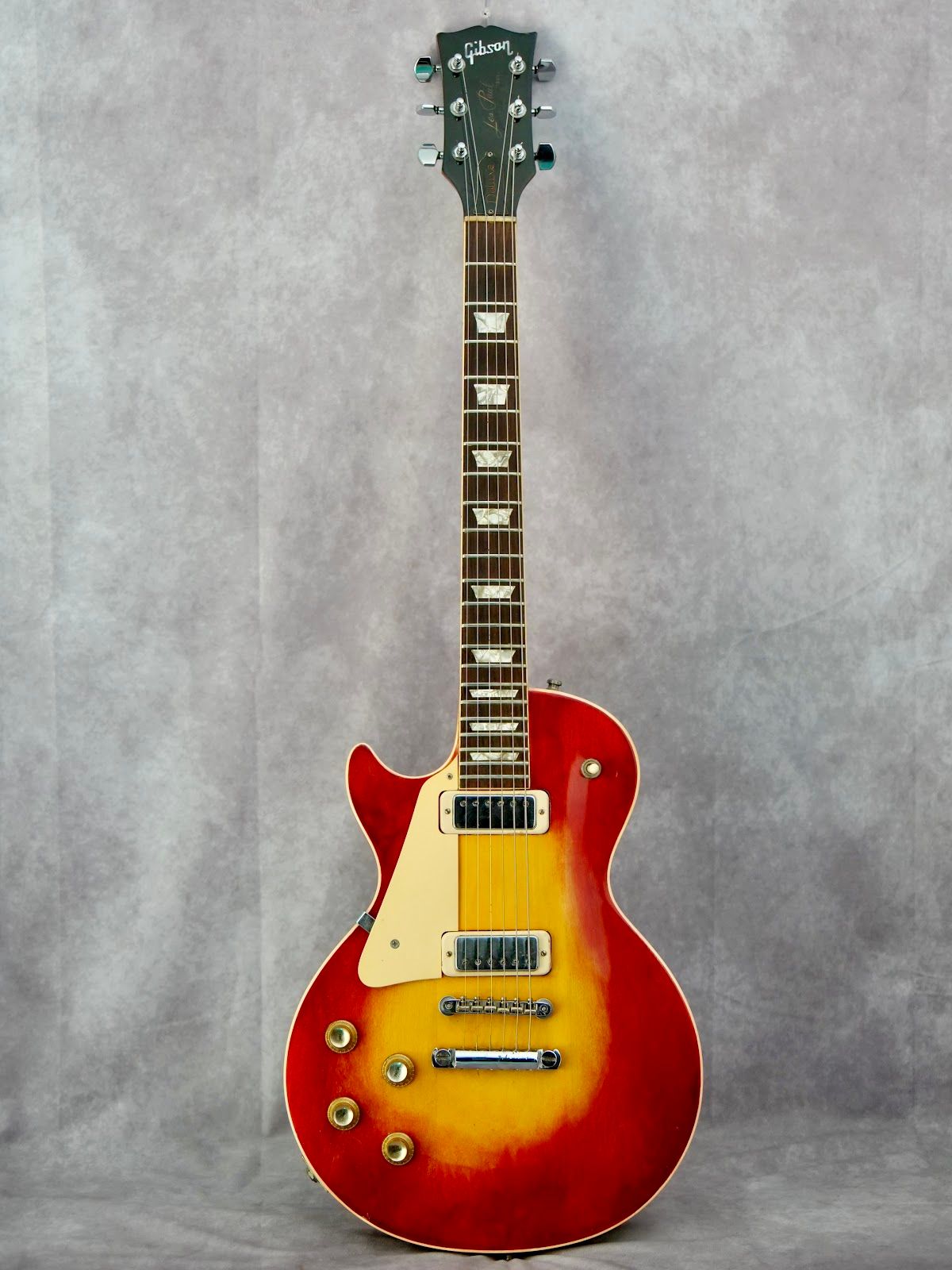 1972 Gibson Les Paul Deluxe Sunburst #792 left handed electric guitar