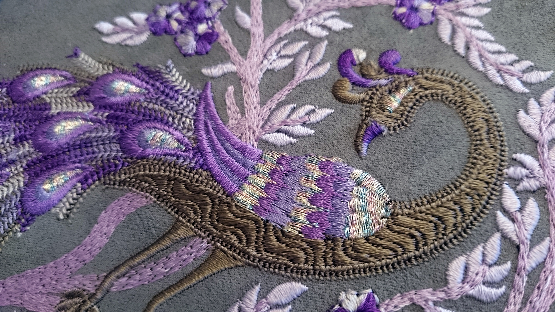 уход за вышитыми изделиями. Royal embroidery. королевская пчела наполеона. царские монограммы. застилы машинной вышивки.
