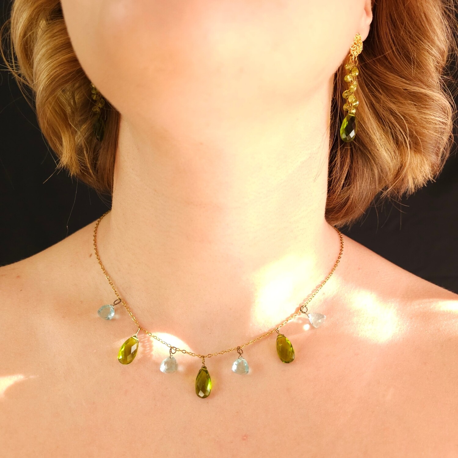 Kette mit Blau-Topaz und Peridot 18K vergoldet