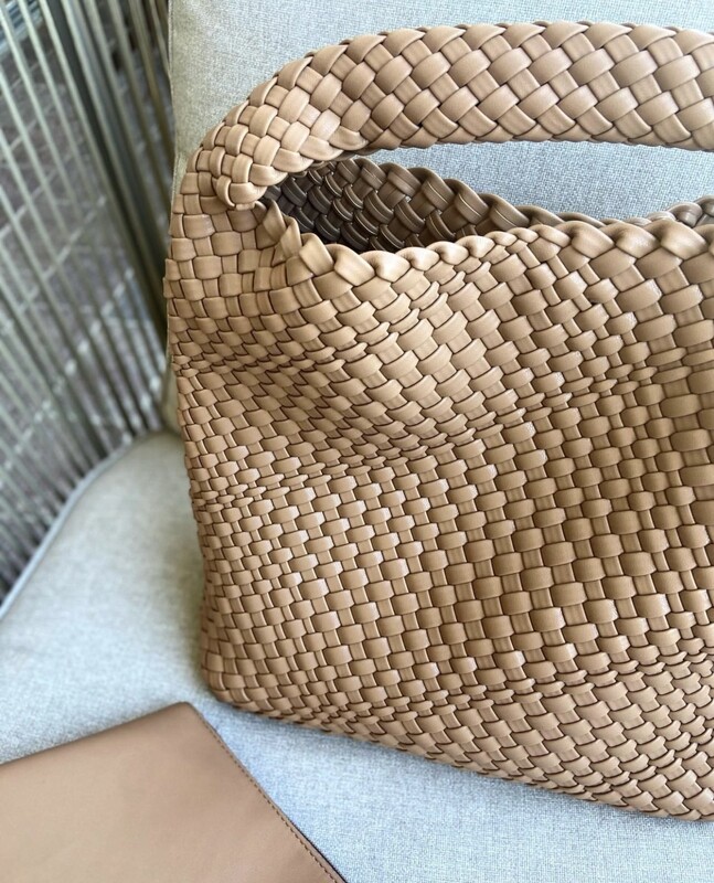 Woven Mediana Café