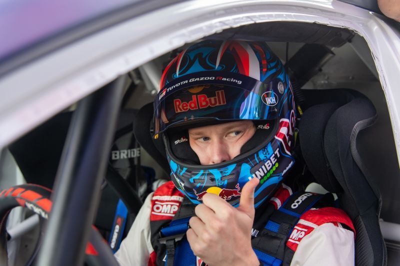 Vertex Lenkrad "ADVAN x VERTEX STEERING V2" Limited Edition