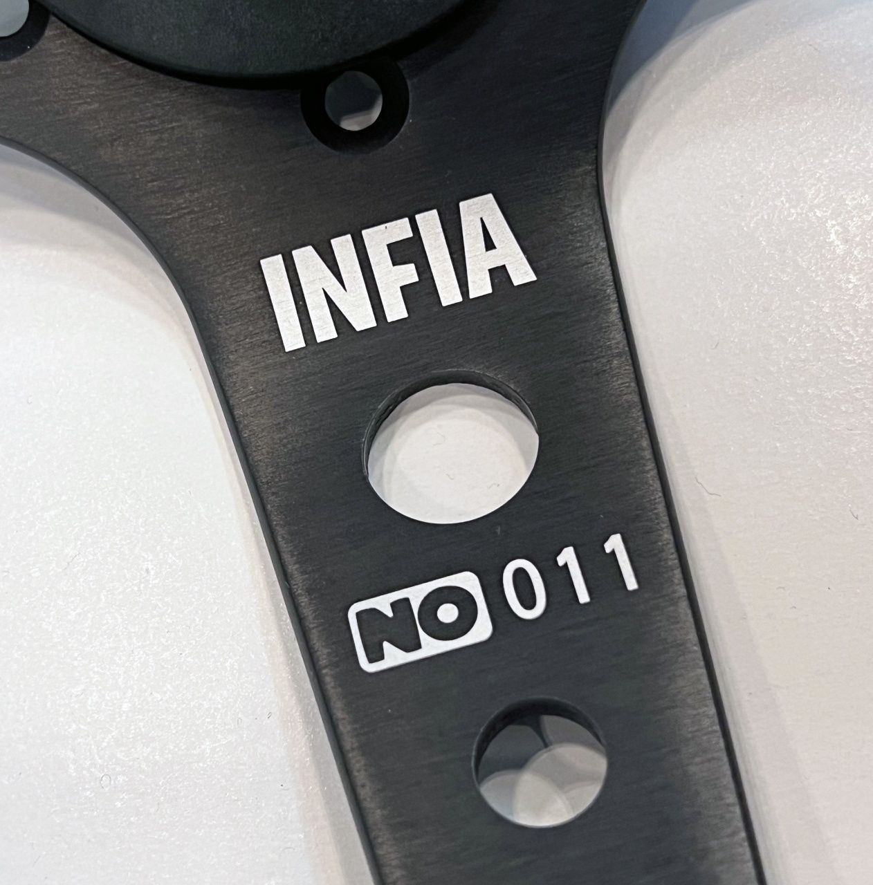 Vertex Lenkrad "VERTEX x Hai DUDU" Limited Edition