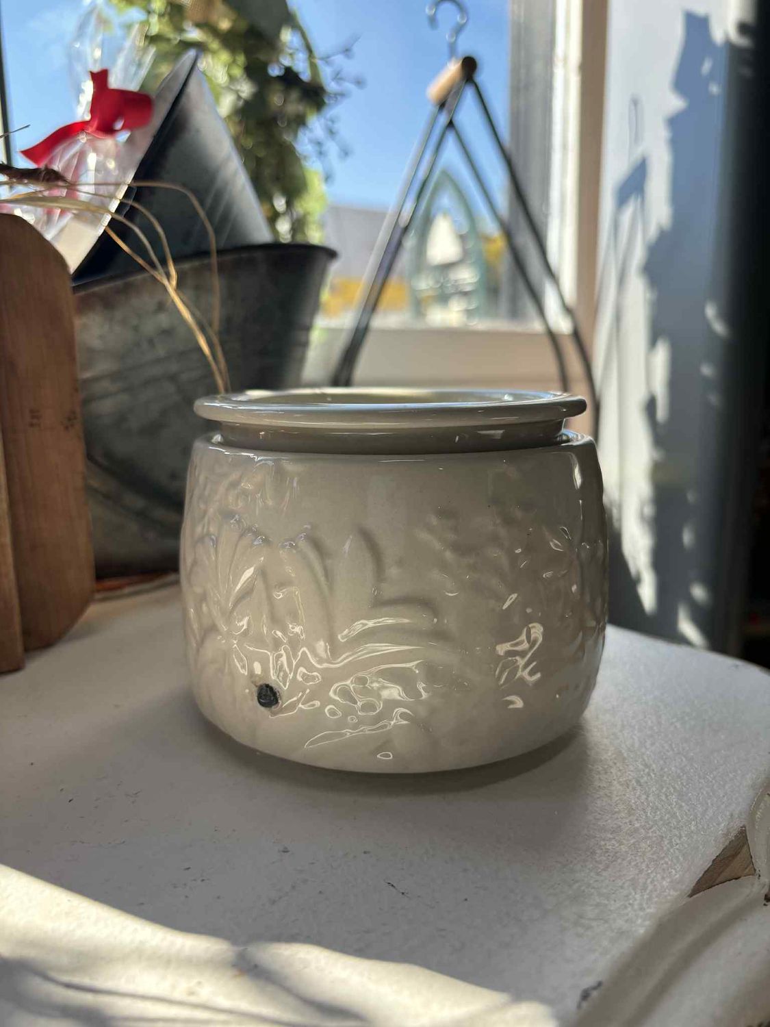 Ivory Floral Wax Melter