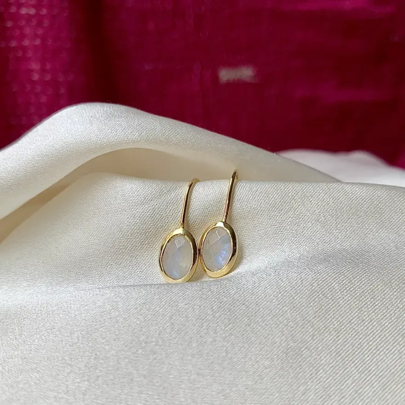 Magaloi Ohrring Mondstein Gold