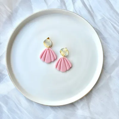 Muschelohrring in rosa