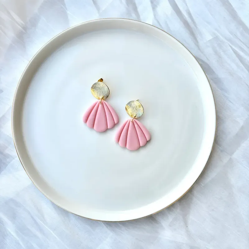 Muschelohrring in rosa