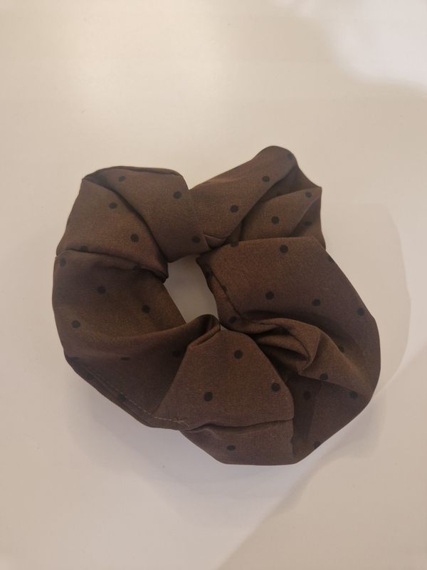 Haarscrunchie Punkte braun Haarscrunchie Punkte braun