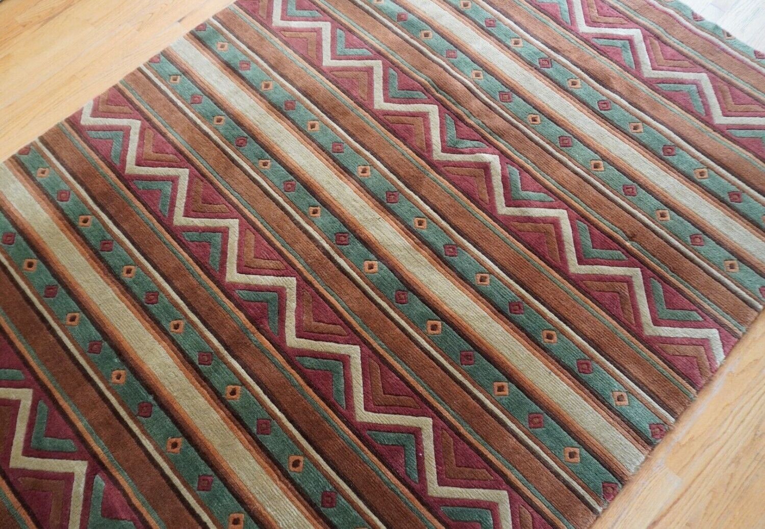 6' x 8'8"  Tibetan Zig-Zag Wave Line hand knotted Wool Oriental Rug
