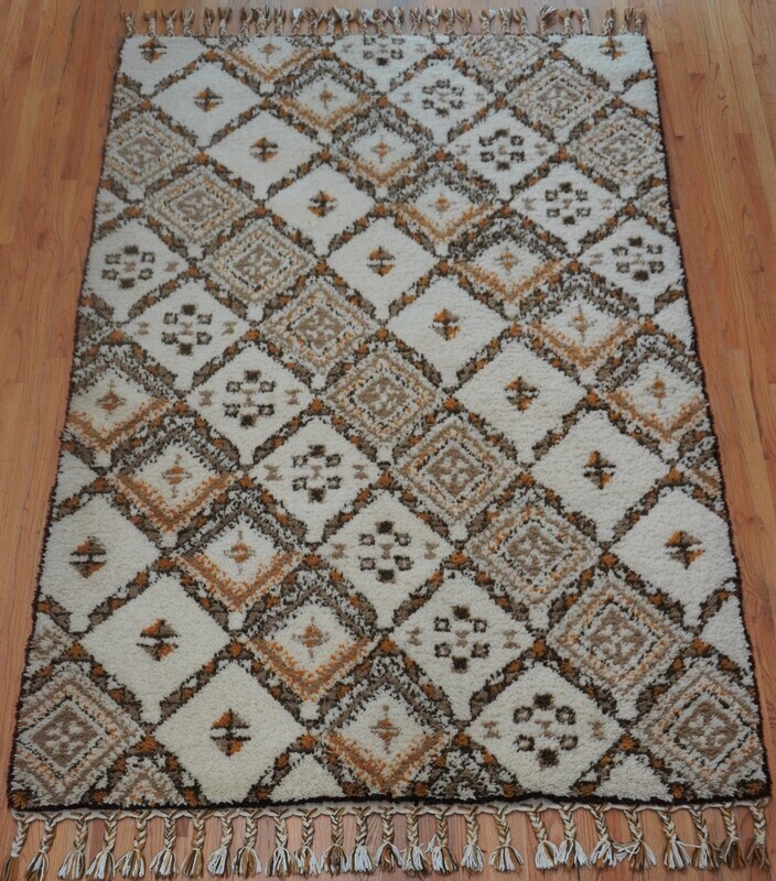 6' x 9' Moroccan Hand Knotted Natural Geometric Ivory Rug