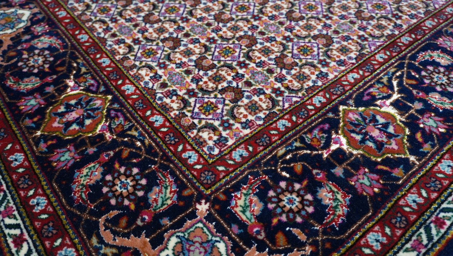 Fine Chinese Silk & Wool Hand Knotted Oriental Rug 4' x 6'2"