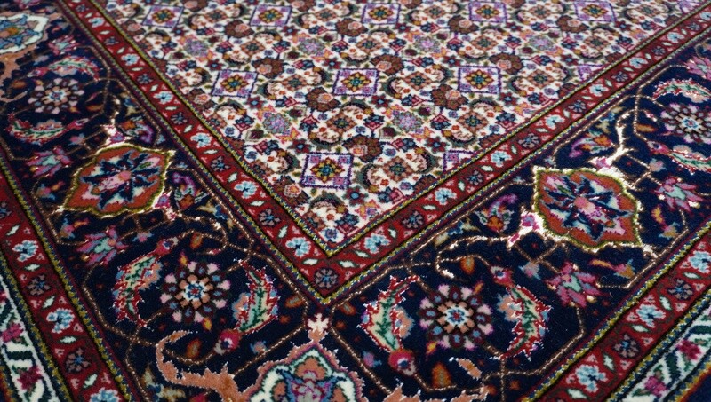 Fine Chinese Silk & Wool Hand Knotted Oriental Rug 4' x 6'2"