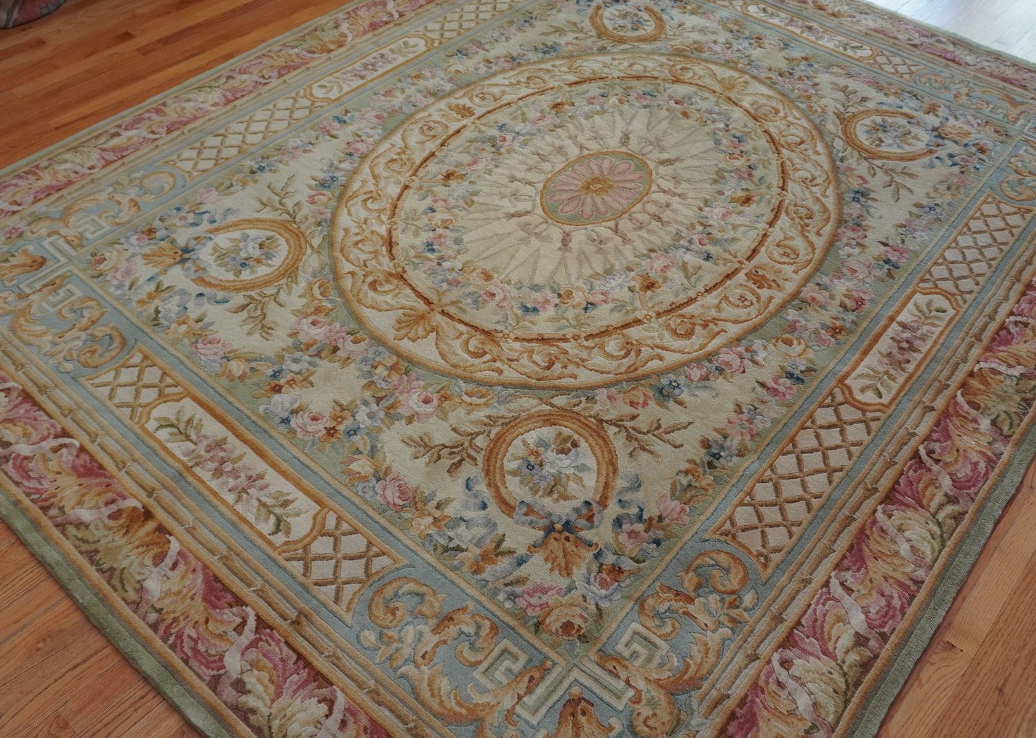 Gorgeous Savonnerie hand knotted Wool Oriental Rug Excellent 8' x 10'3"