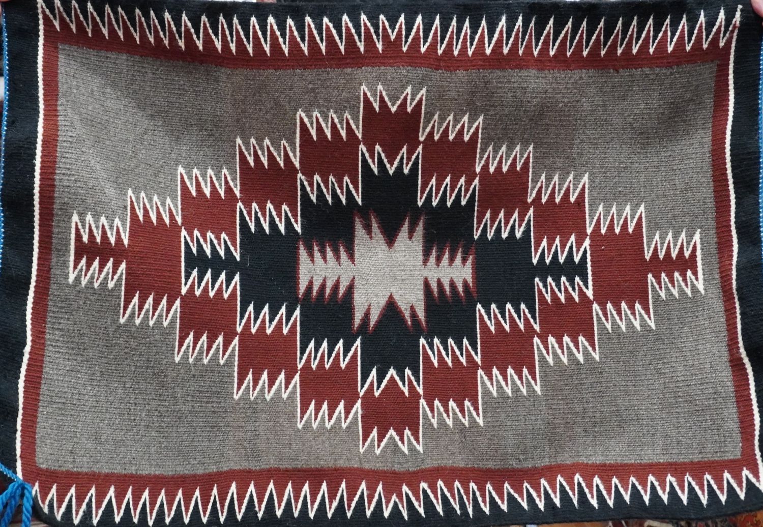 Lovely American Navajo Wool Hand Woven South West Vintage Rug 2' x 3'