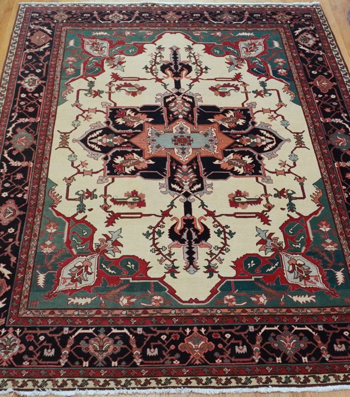 Elegant Persian Heriz 8' x 10' Hand-Knotted Wool Ivory Oriental Rug Excellent