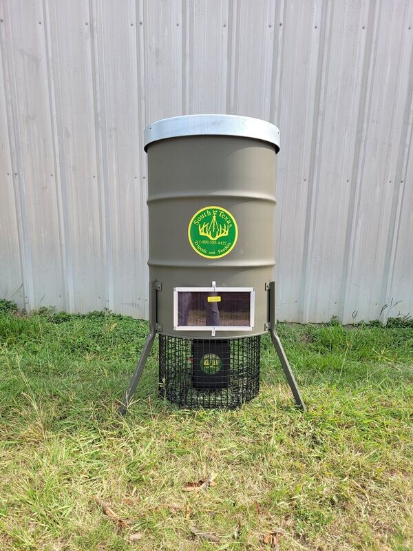 300# Standard Automatic Feeder on 7’ Legs 300# Standard Automatic Feeder on 7’ Legs