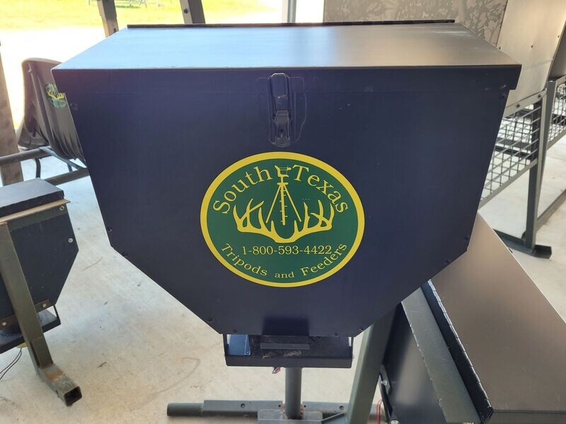 50# Tailgate Road Feeder with Brackets 50# Tailgate Road Feeder with Brackets