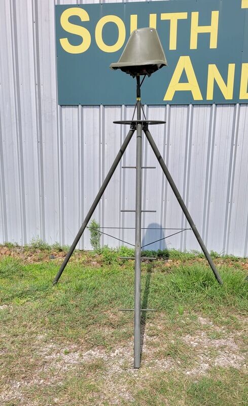 10’ Tripod with Bow Chair