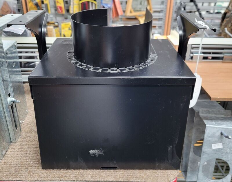 UNIVERSAL FISH FEEDER ASSEMBLY Metal Box with ¼” Motor and Slinger (No Timer)