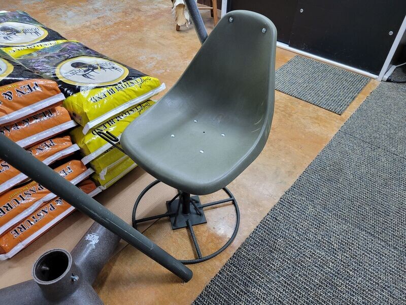 Bow Hunter Chair with Ground Base