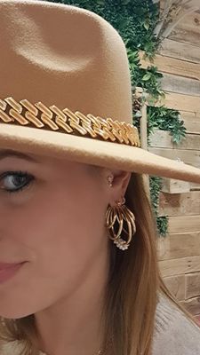 Le chapeau chaîne et feutrine