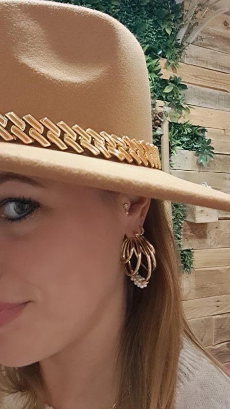 Le chapeau chaîne et feutrine