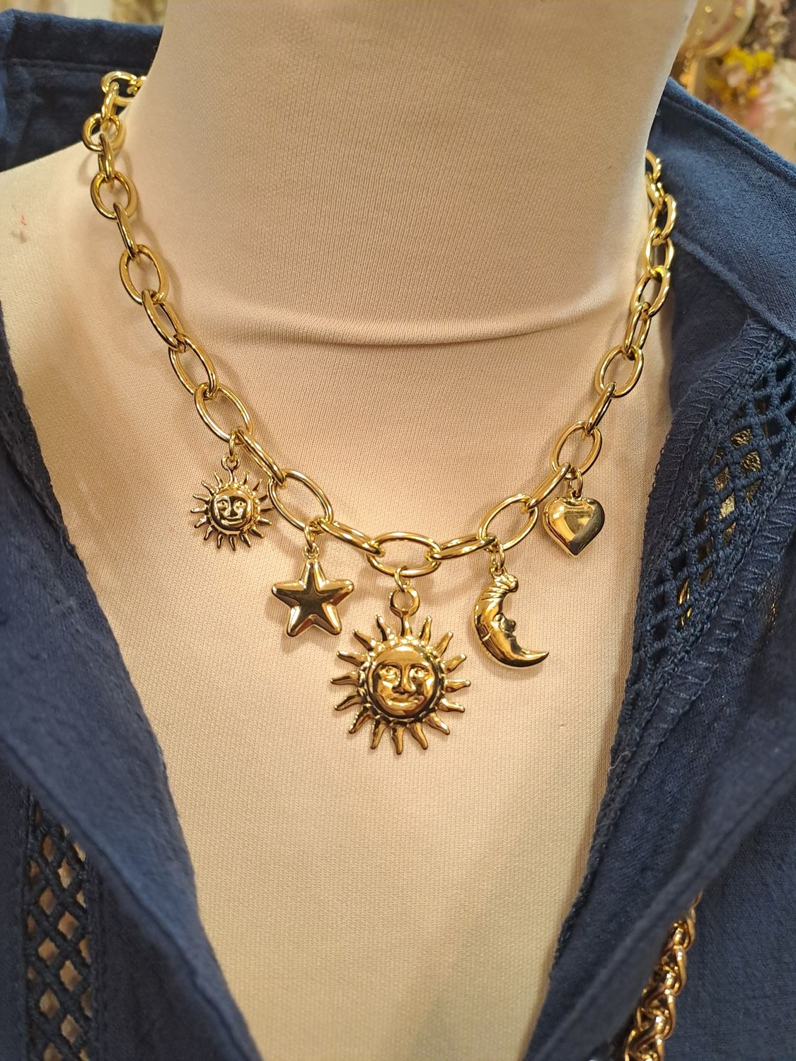 Le collier breloque