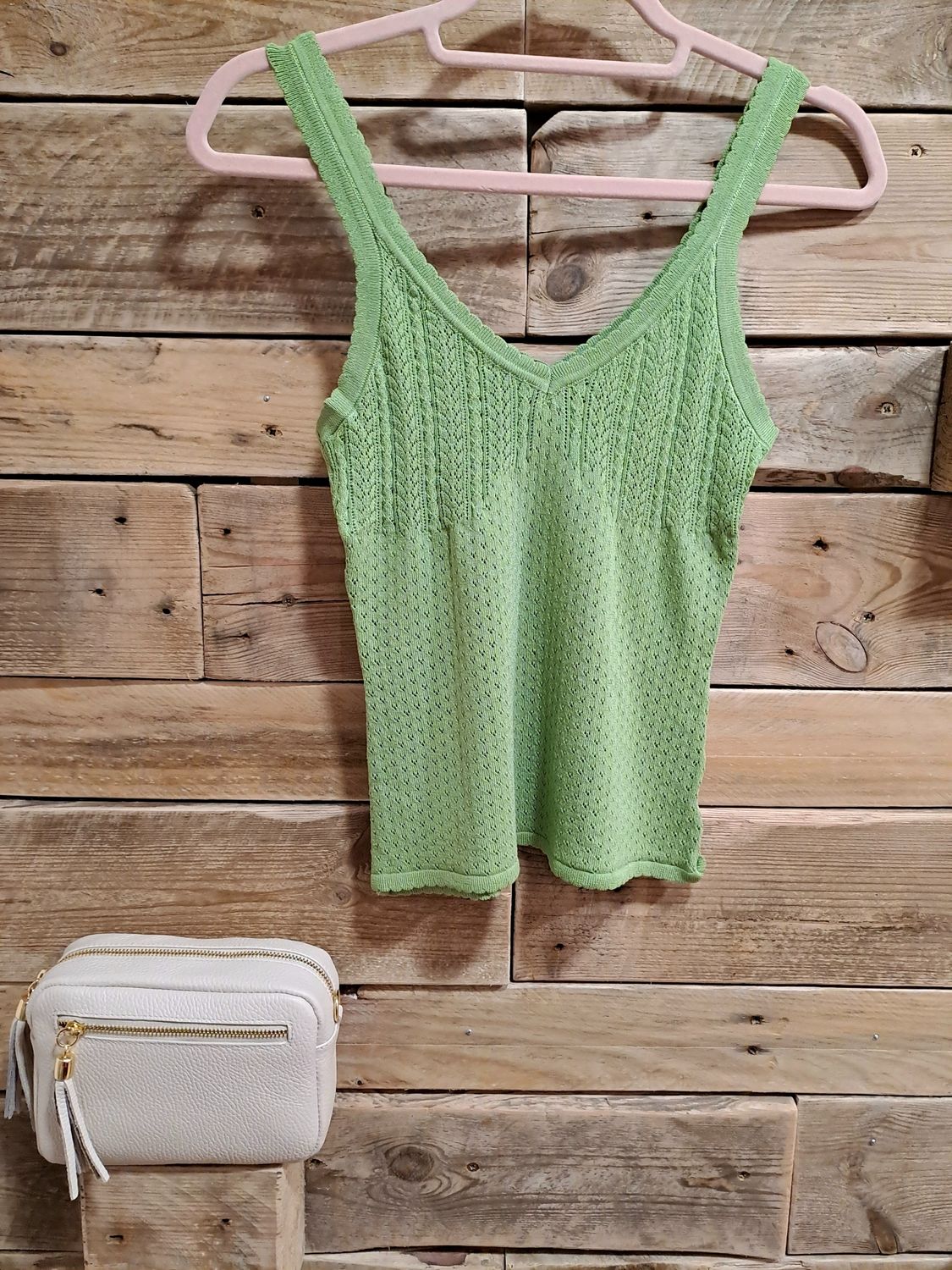Le top fine maille ajourée vert