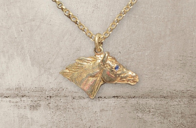 Horse&#39;s head necklace - gold