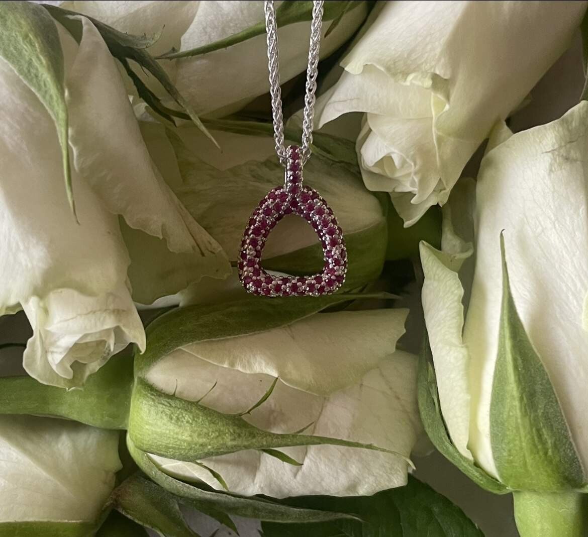 Sleek stirrup necklace (Ruby set) - gold