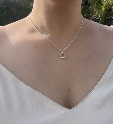 Sleek stirrup necklace (petite)