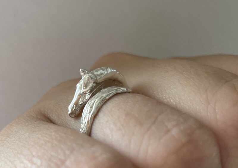 Horse&#39;s head &amp; tail ring - silver