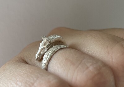 Horse&#39;s head &amp; tail ring - silver
