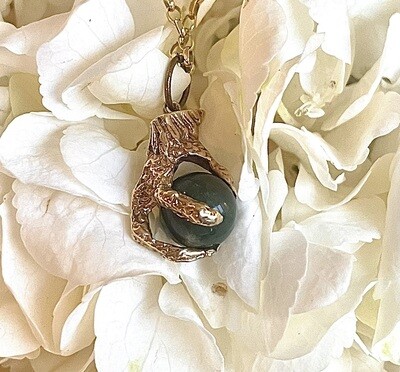 Claw necklace - gold