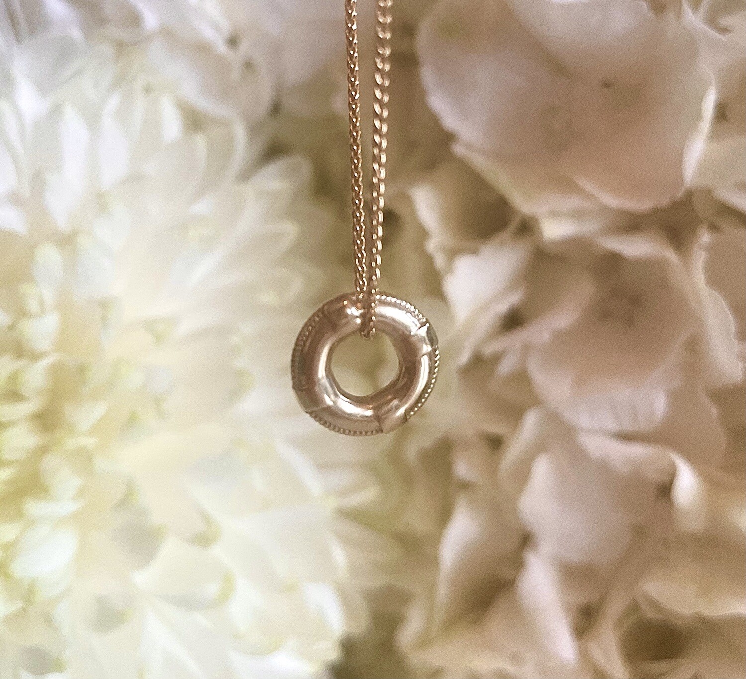 Lifebuoy of hope necklace - gold