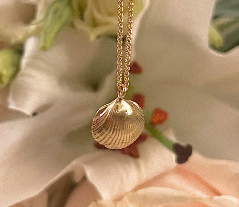 Shell necklace (petite) - gold