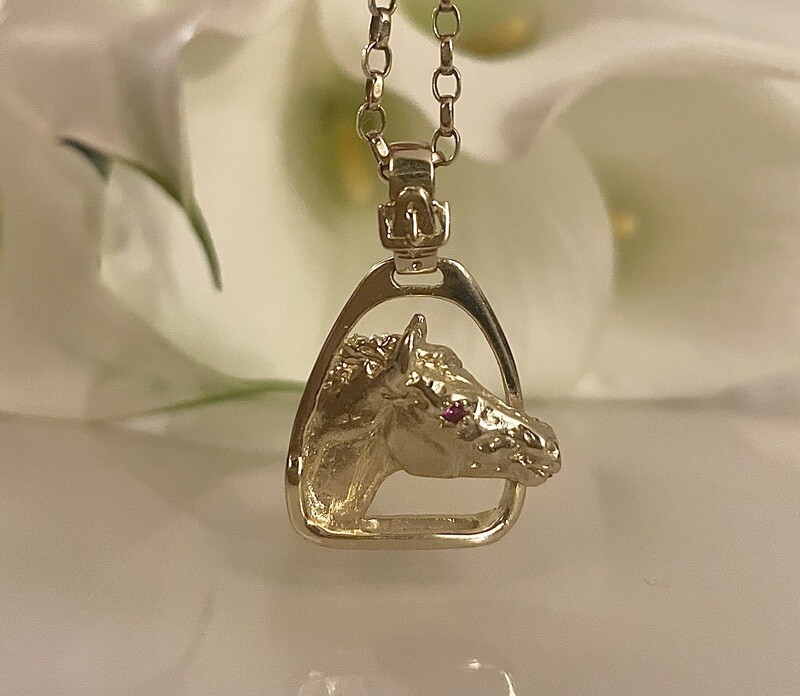 Horse’s head in stirrup (pendant on chain) - gold