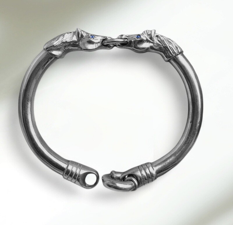 Double horse&#39;s head bangle - silver