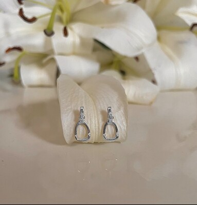 Stirrup stud earrings - silver