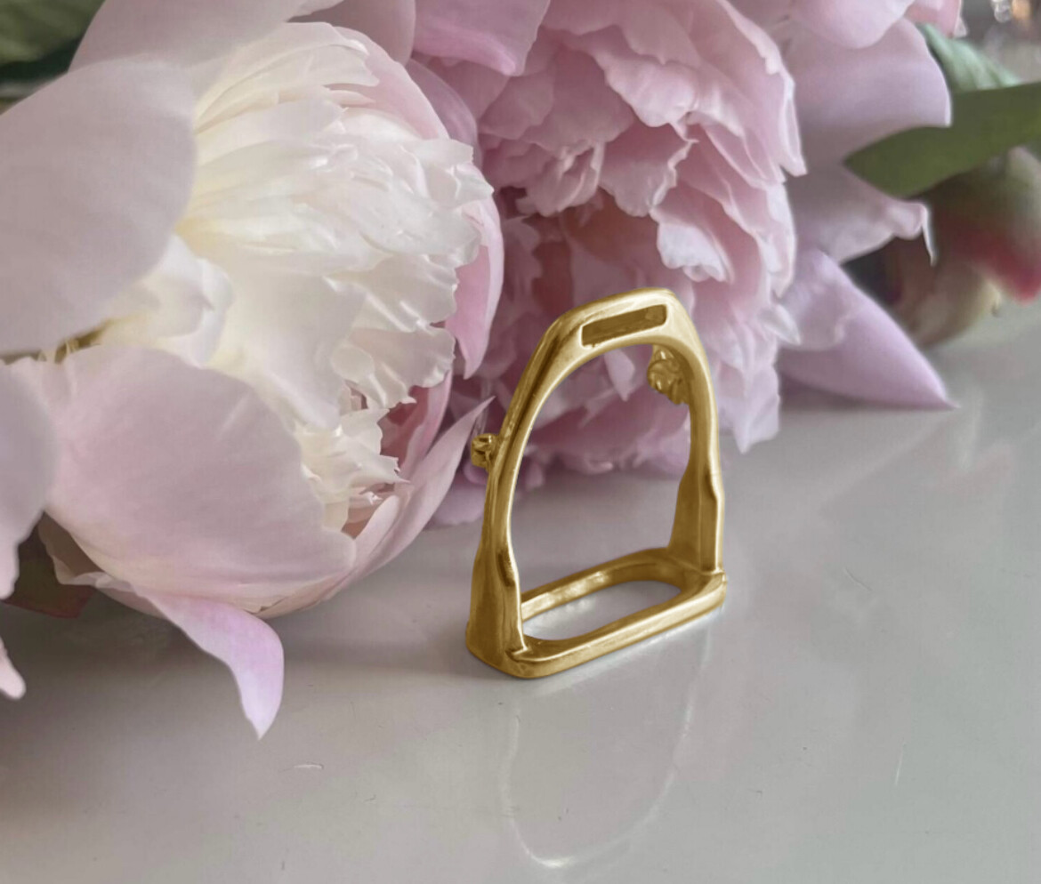 Stirrup brooch/scarf hoop - gold