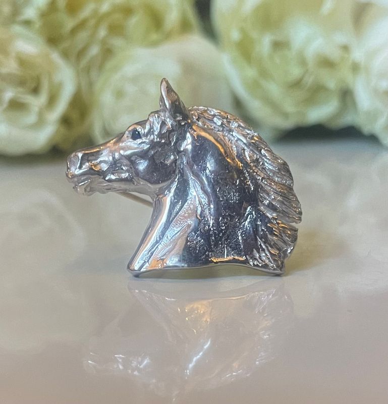 Horse’s head brooch - silver