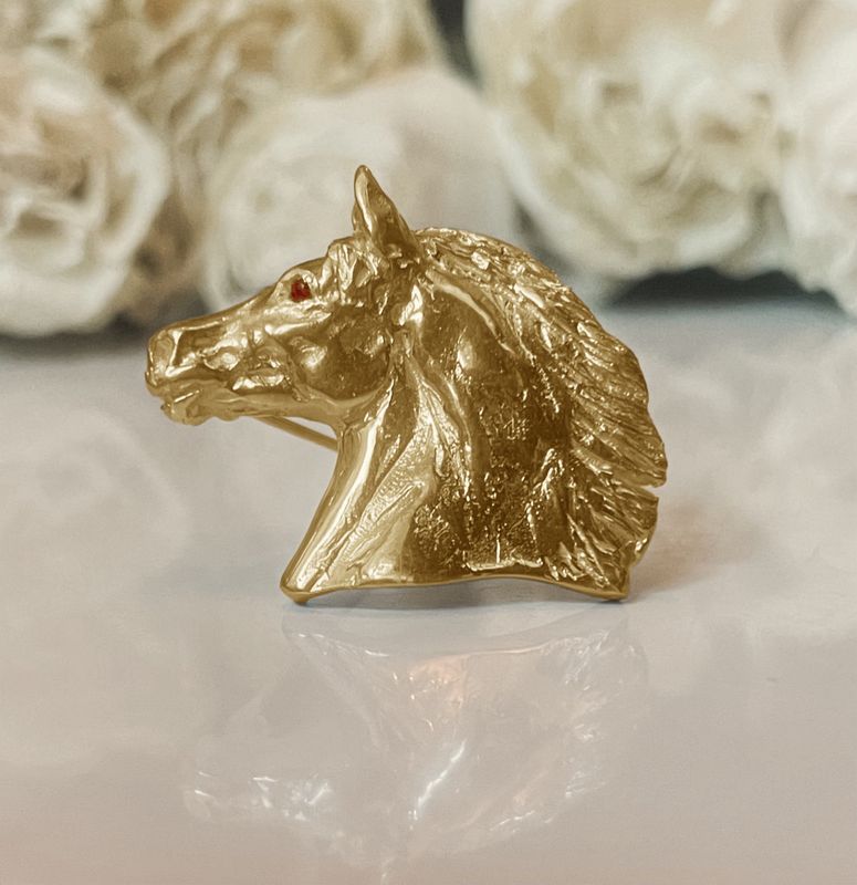 Horse’s head brooch - gold
