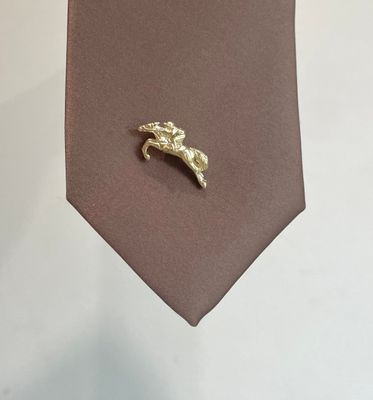 Horse &amp; jockey tie pin - gold