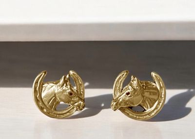 Horse head in shoe cufflinks - gold