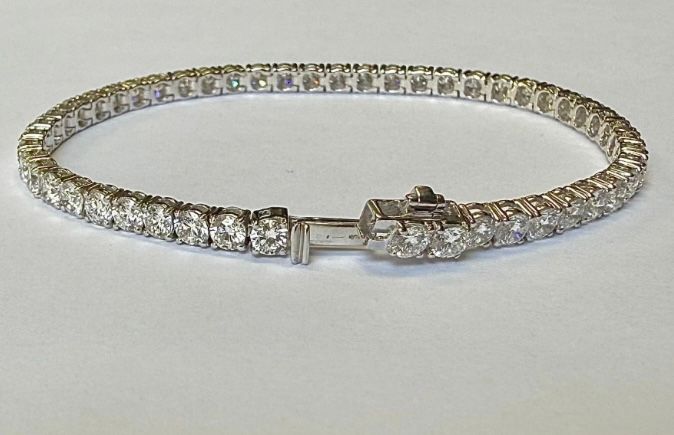 Diamond tennis bracelet - gold